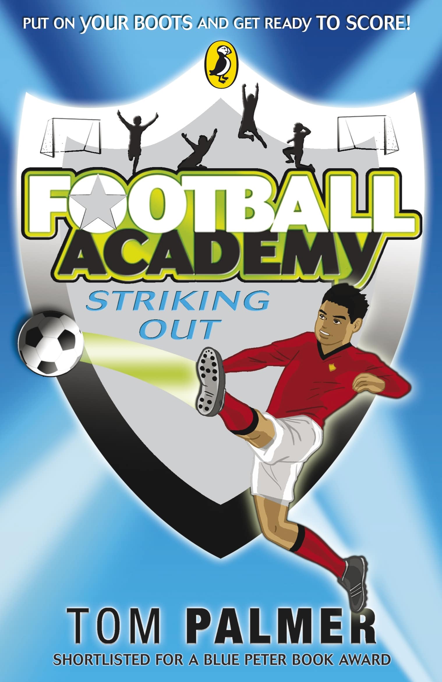 9780141324685 Football Academy: Striking Out